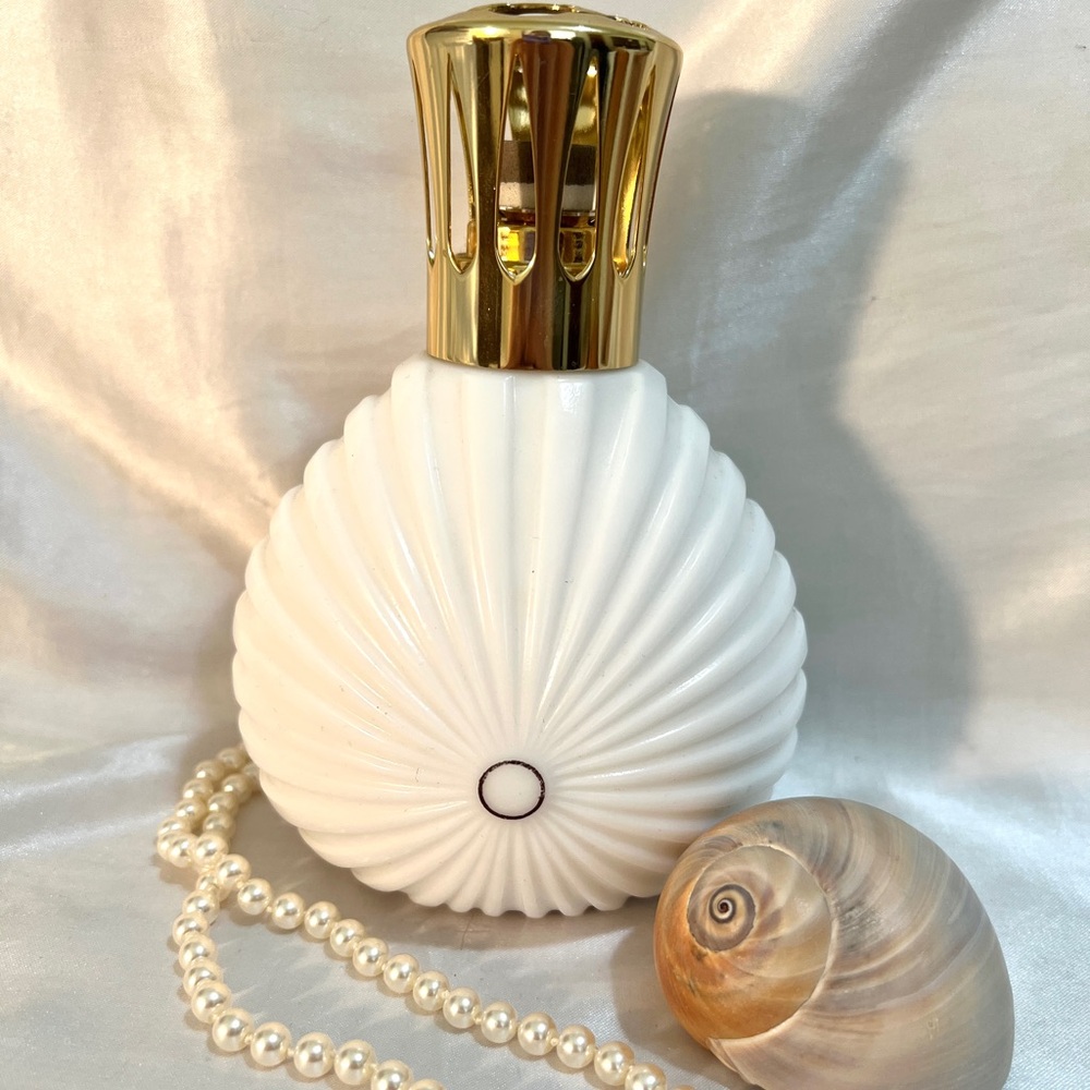 Vintage Milk Glass Lampe Berger Paris, the Caroline